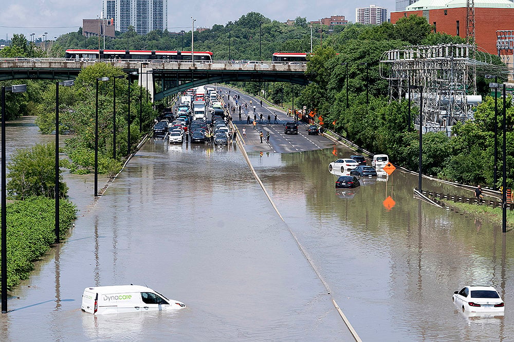 | Photo: Arlyn McAdorey/The Canadian Press via AP : Canada Toronto Flooding